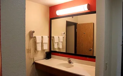 AmericInn by Wyndham West Burlington