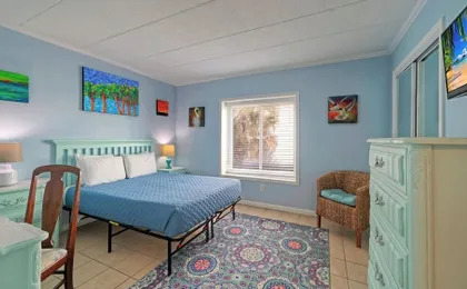 Sleeps 18 2 Beachfront Condos, Pool, Pickleball Courts Island Retreat