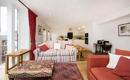 Up-Market One Bedroom Apartment Just Minutes From the River Thames. Broughton Rd