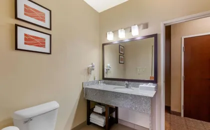 Comfort Inn & Suites Page at Lake Powell