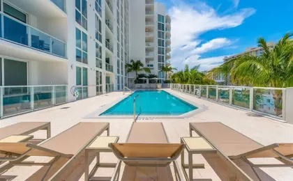 Top Fort Lauderdale Condo 9th Floor - Private and Sanitized, Hotel Amenities, Free Parking for Stays Over 27 Days, 400 ft From the Beach. Hosted by Super Host!