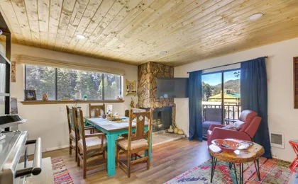 Ski-in Red River Retreat: Balcony, Mountain Views!