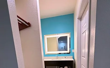 Crystal Inn & Suites IAH Humble