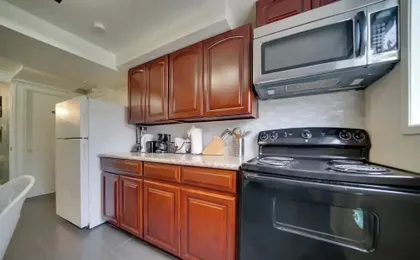 6 Mi to Downtown Seattle: Step-free Apt w/ Patio