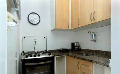 Maravilhoso Loft Em Copacabana a 150 Metros Da Praia Com Um Varandao Em Meio Ao Verde.