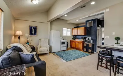 1BR Downtown Townhome King Bed, 5 Min to Shops