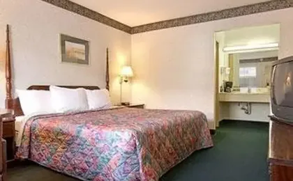 Knights Inn Lanett