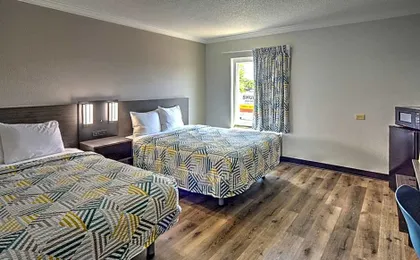 Motel 6-Libertyville, IL