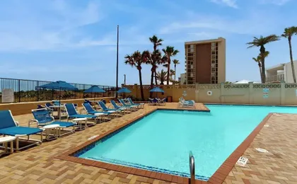 3BR Gulf View Pentouse w/ Pool - Steps to Shore
