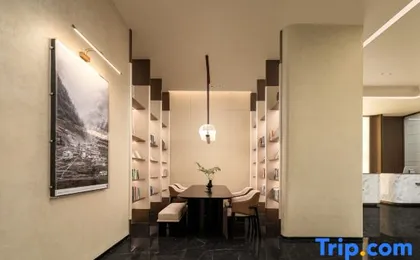 Hangzhou Hefang Street Jiefang Road Atour Hotel