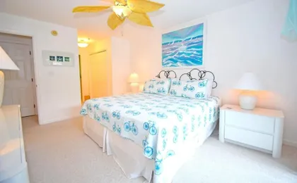 Harbour Club G7 2 Bedroom Condo by RedAwning