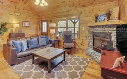 Hot Tub + Mtn Views: Peaceful Blue Ridge Retreat!
