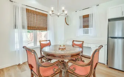 Charming Charlotte Townhome: 6 Mi to Downtown!