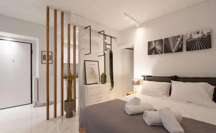 *Kolonaki Chic* Minimalist Studio in Athens