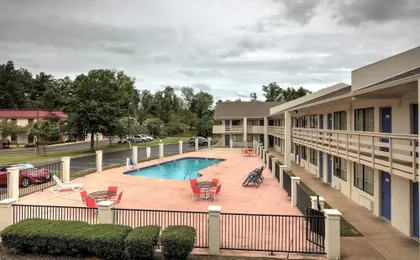 Super 7 Inn Tupelo