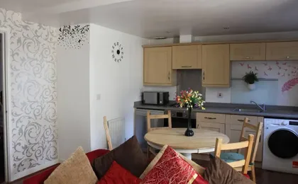 London - 2 Bed Flat - Sleeps 4 - Parking - Wifi