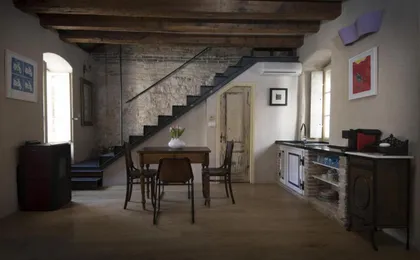 La Divine- Captured by History Inside Palace Loft