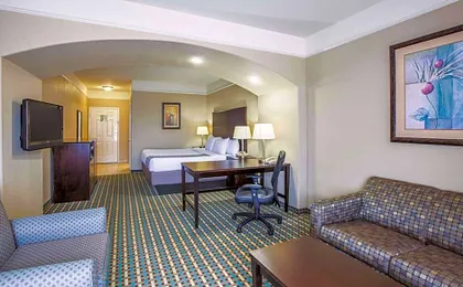 La Quinta Inn & Suites by Wyndham Bay City