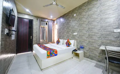 Fabhotel Model Town