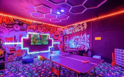 Upstay Mansion w Cinema Games Pool - Sleeps 24