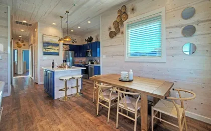 Sleeps 20 2 Homes, Beach Boardwalk Access, Private Pools, Stunning Views