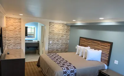 Industry Inn & Suites (Adults only)