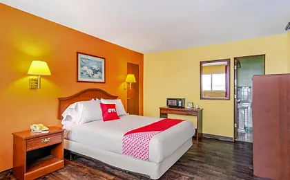 OYO Hotel Downtown Peoria I-74