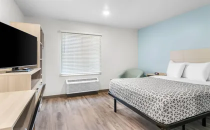Woodspring Suites Elkhart