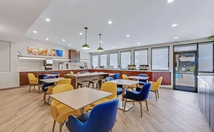 Comfort Suites