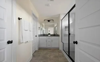 3 Kings Garage Front Yard Washer Dryer