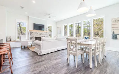Lakeside Elegance Near Beach Access