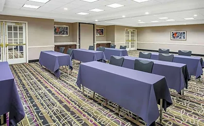 La Quinta Inn & Suites by Wyndham Tucson Airport