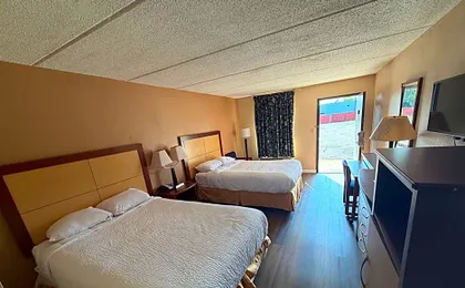 Camilla Inn & Suites