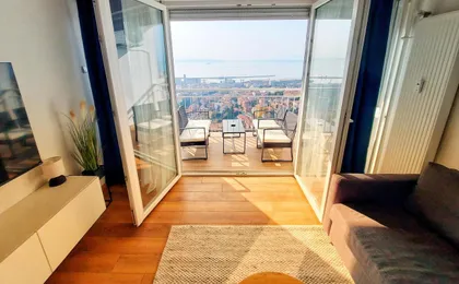 Sunflower Sky Apartment