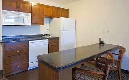 American Inn & Suites