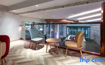Qilai Light Luxury Hotel