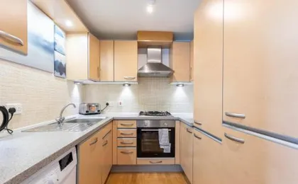 Modern 2 bed BroomPark/Central apt. with Parking