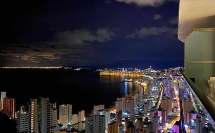 Luxury Apartment on the 41st Floor with Stunning Sea Views