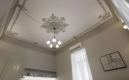 Magnificent Neoclassical Apt in Syntagma-Plaka by Ghh