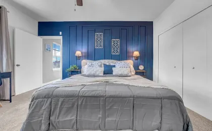 Vibrant 2BR 2BA w King Bed Pool Gym 11
