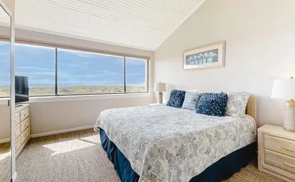 Oceanfront Condo With Balcony, Water Views, AC & Outdoor Pool