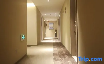 Shanghai Yaya Light Luxury Hotel (Hongkou Football Stadium)