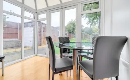 Spacious 4-bedroom Haven in Orpington Retreat