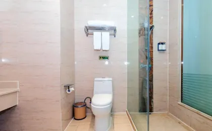 Vienna Hotel (Shenzhen Dayun Center Ainan Road)