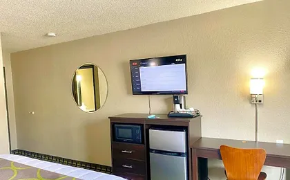 Super 8 by Wyndham Grand Rapids/Wyoming