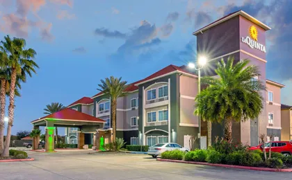 La Quinta Inn & Suites By Wyndham Winnie