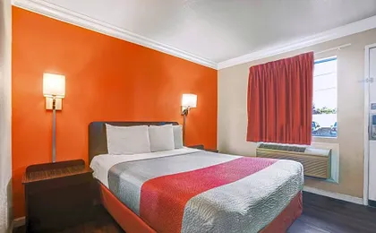 Motel 6 Fresno, CA - Belmont Ave
