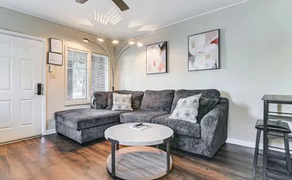 Walkable Haven 1 Mi to Dtwn Phoenix & Chase Field!