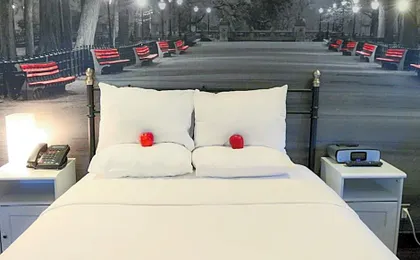 Night Hotel Broadway