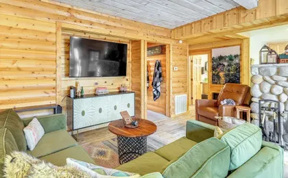 Walk to Golf, Lake: Twain Harte Cabin w/ Fireplace